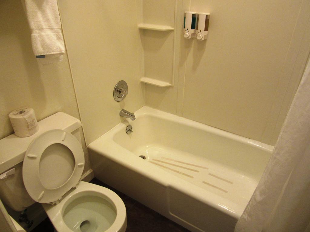White Buffalo Hotel เวสต์เยลโลว์สโตน ห้อง รูปภาพ